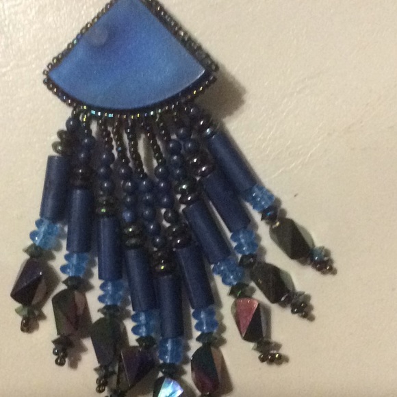 VINTAGE COSTUME JEWELRY CLIP-ON EARRINGS - Picture 2 of 4